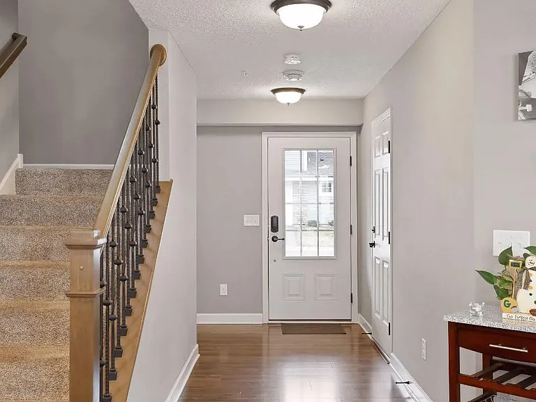 3300 Lakewood Trl — Photo 2