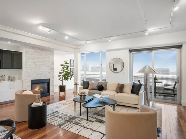 25 Channel Center St #Penthouse 2-201, Boston, MA 02210