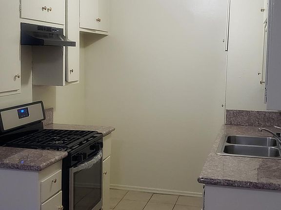 3rd image of 369 Waldo Ave APT 3