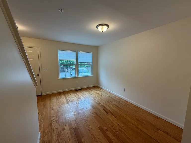 283 Lake St #B — Photo 3