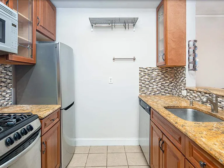 924 Garden St #2R — Photo 6