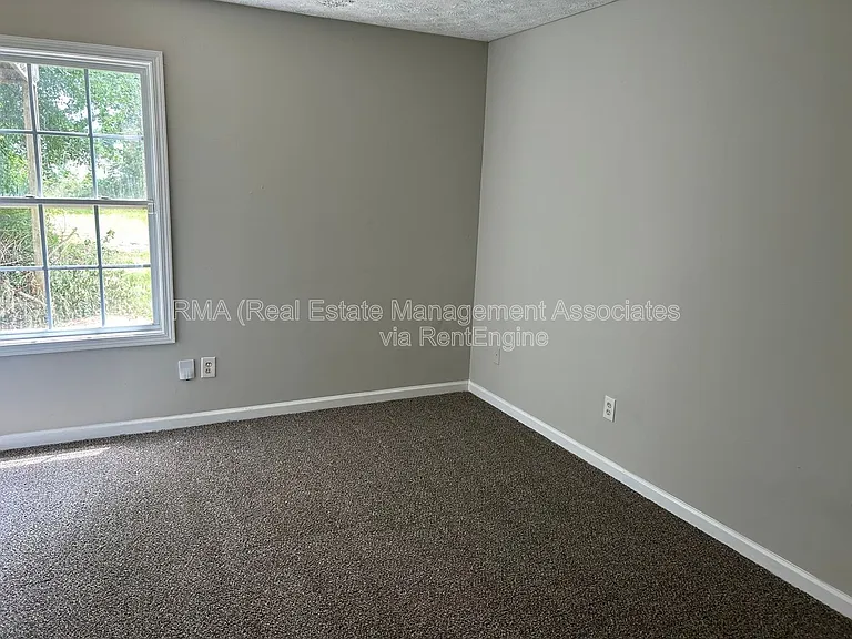 216 Sammy Cir — Photo 4