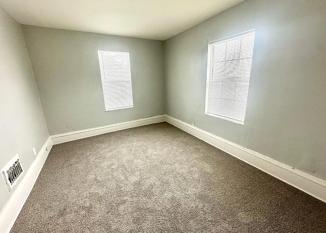 1402 North 21st Avenue - 0 — Photo 4