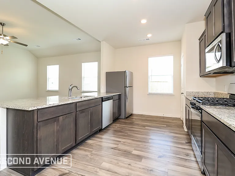 1329 Woodwinds Dr — Photo 4