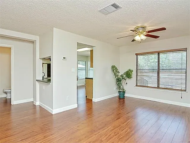 1208 Bradbury Ln — Photo 15