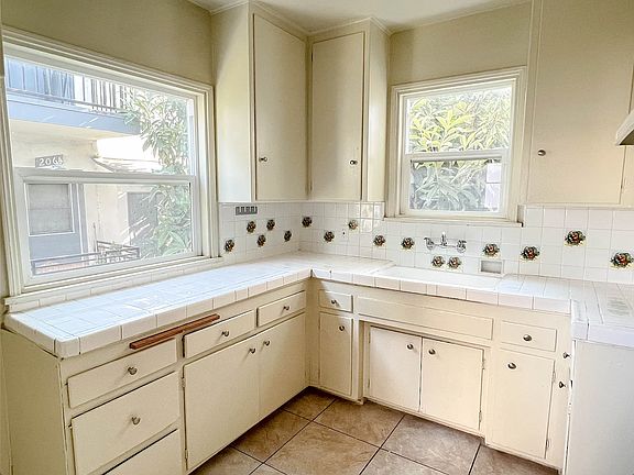 4th image of 6 Bonita St #18