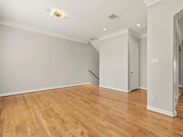 822 Stuart St — Photo 10