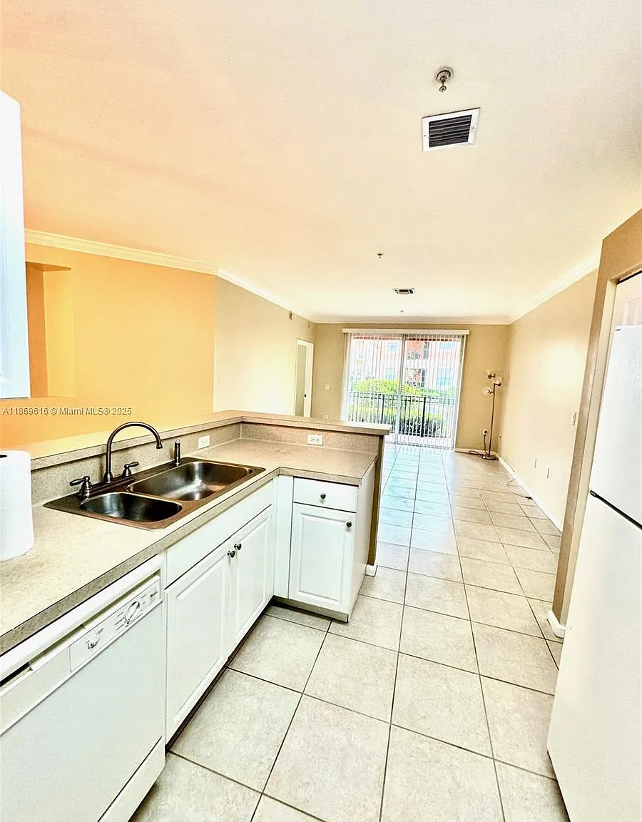 3 bed, 1600 sqft, $2,900 — Photo 4