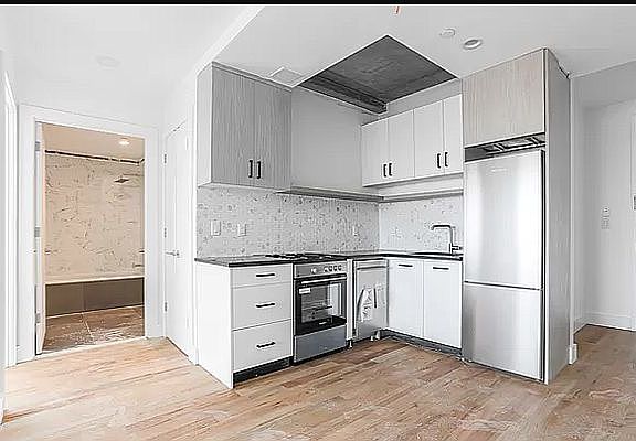 3rd image of 662 E New York Ave #2I