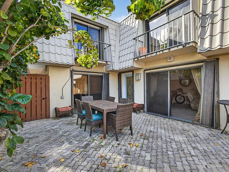 1700 Embassy Dr #101 — Photo 2