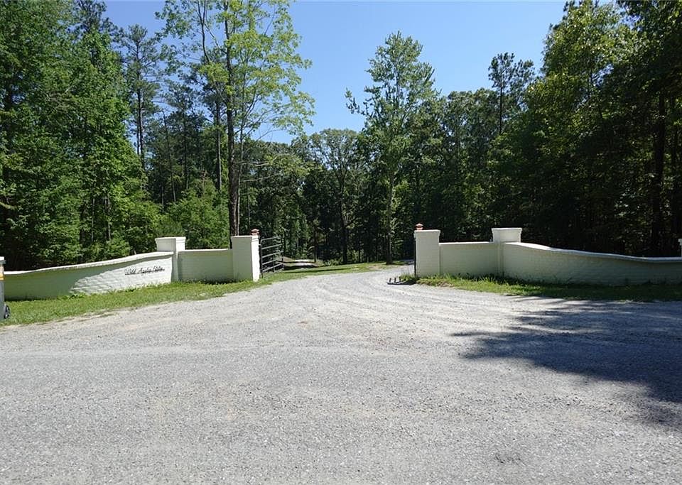 1st image of 16 Vineyard Dr #1