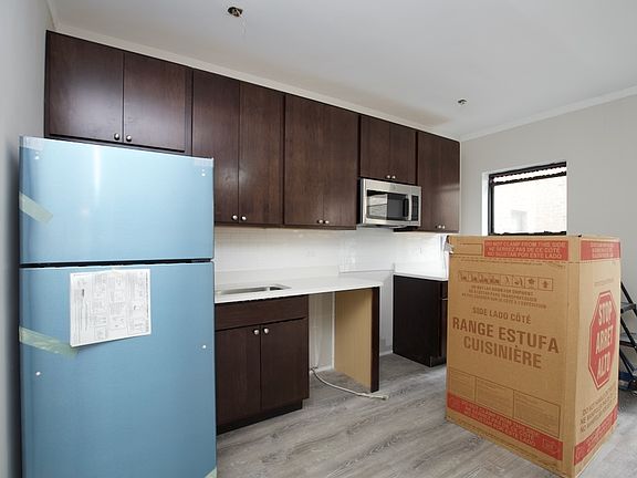 2nd image of 5417 N Kenmore Ave #D405