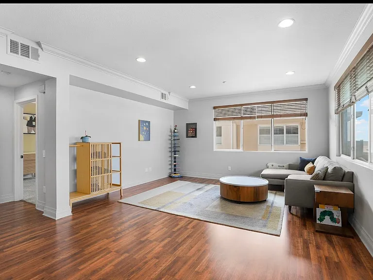13024 Union Ave #401 — Photo 2