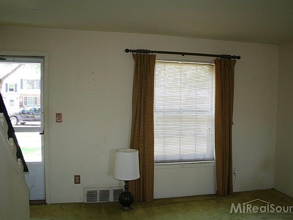 4th image of 22994 Gary Ln