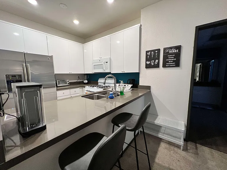 10929 Bluffside Dr — Photo 12