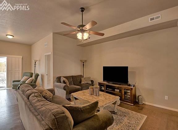 3rd image of 122 S Trevino Dr