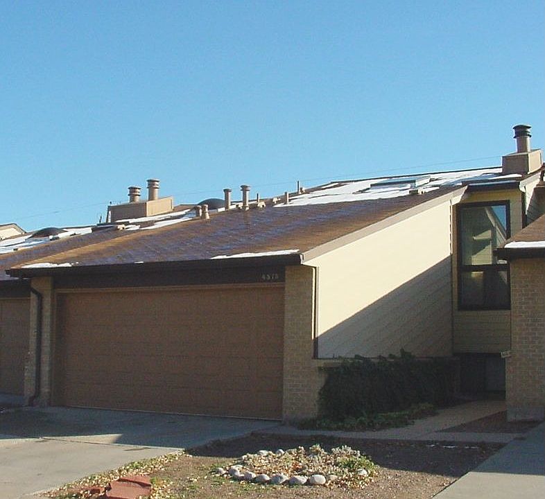 Great Interior Unit In the Renaud Towhome Community!