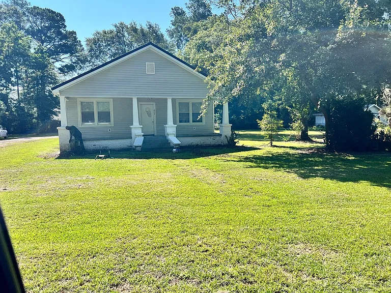 213 Quaker Rd — Photo 1