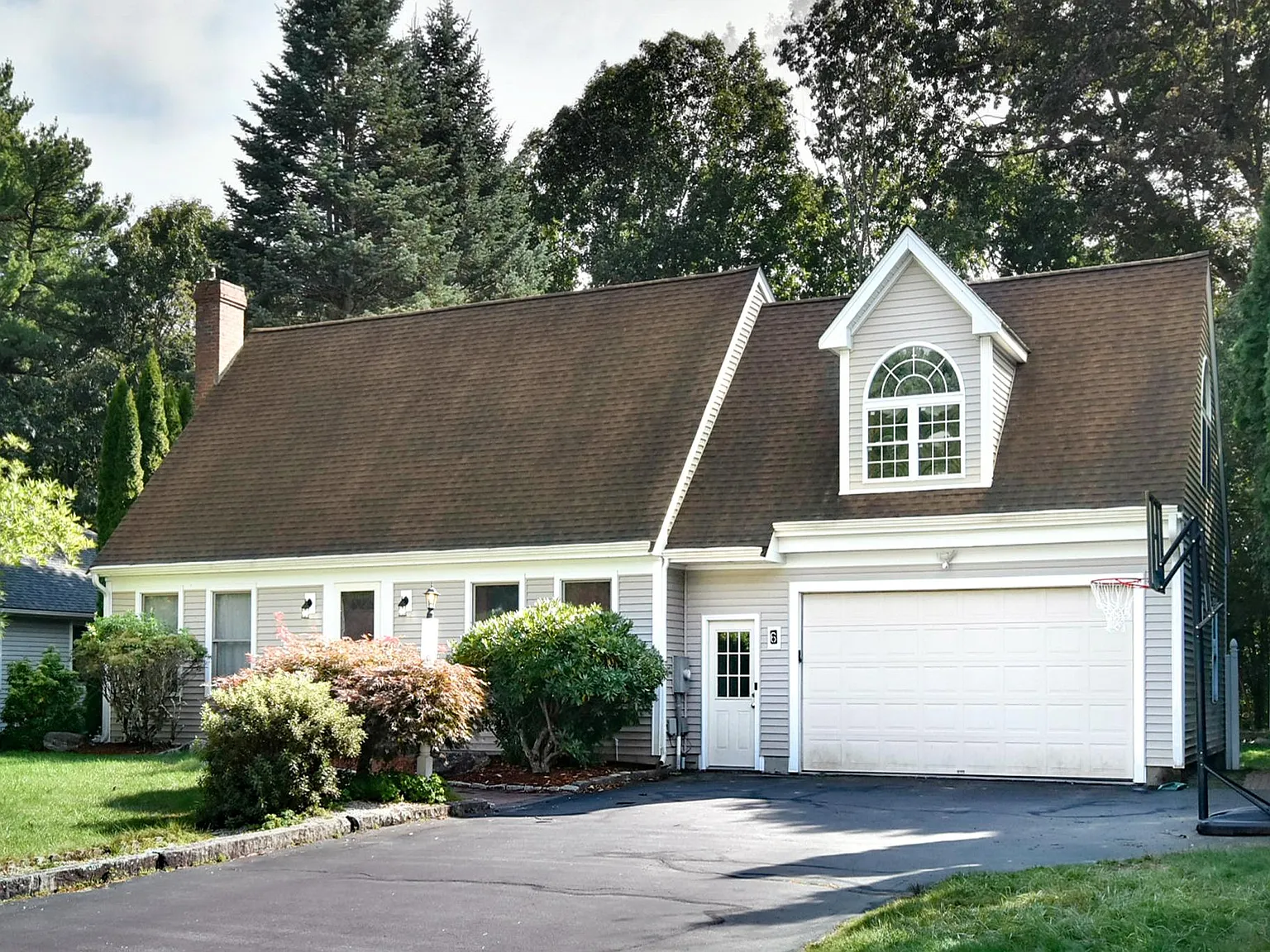 3 bed, 2.5 bath, 3815 sqft, $3,500 — Photo 3