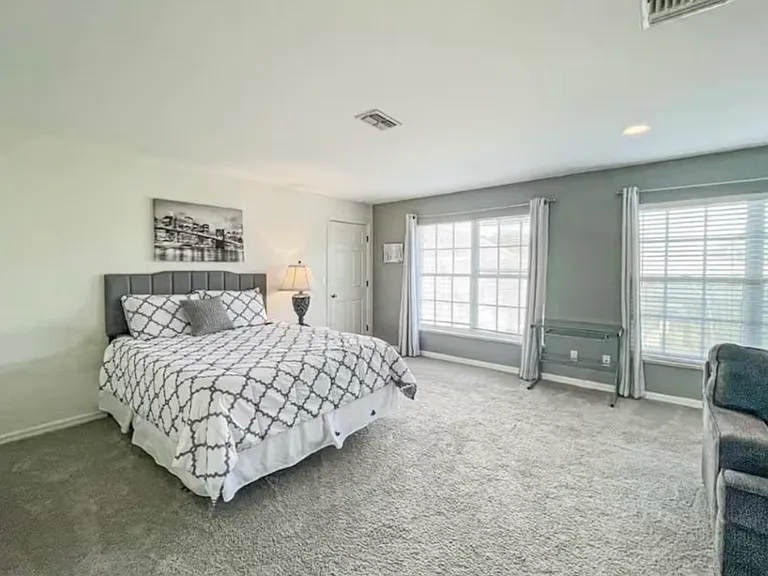 212 Silverado Dr — Photo 35