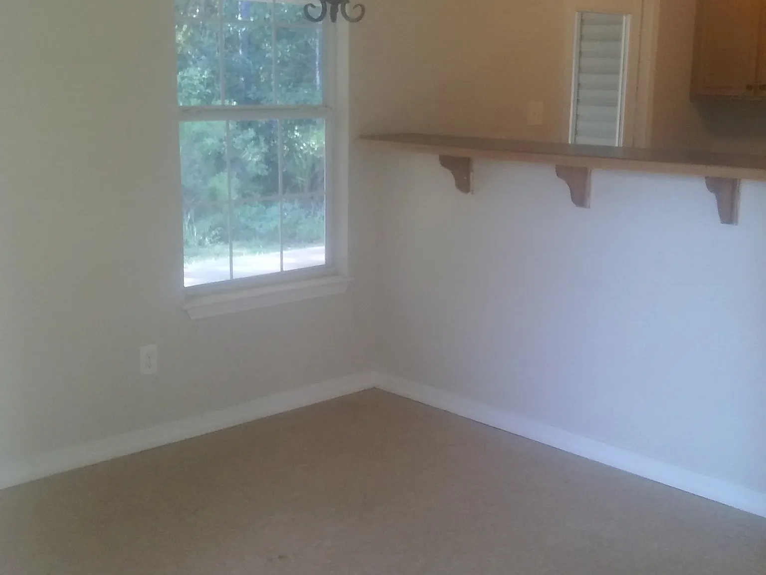 3 bed, 1100 sqft, $1,300 — Photo 2