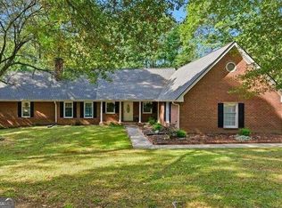 190 Willow Lake Ln, Sharpsburg, GA 30277