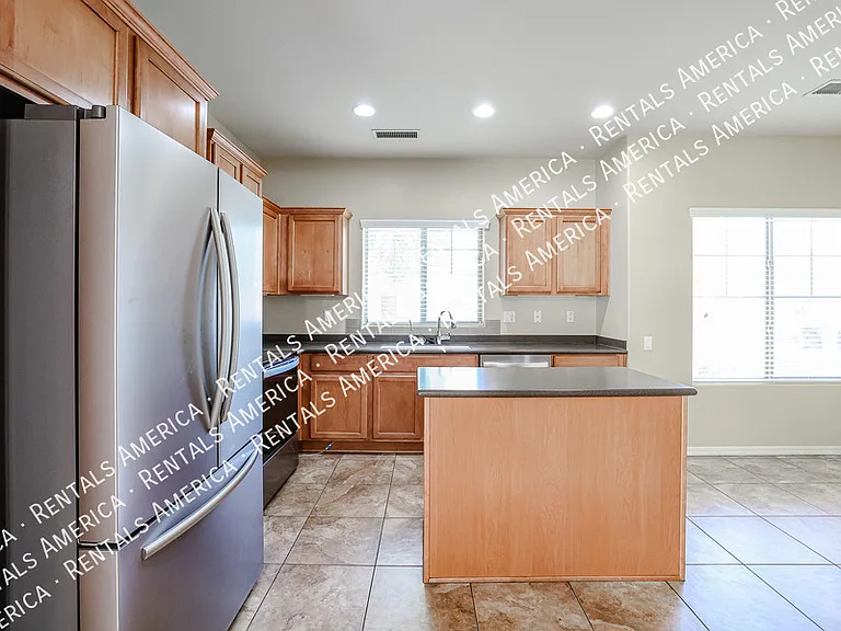 2127 W Monte Cristo Ave — Photo 13