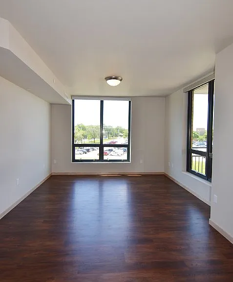 Venture Luxury High Rise — Photo 195