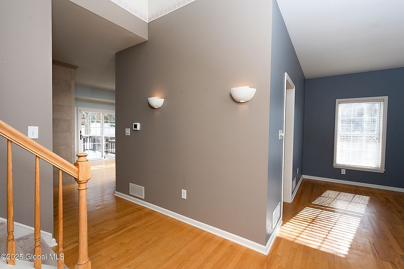3rd image of 31 Grafton Road