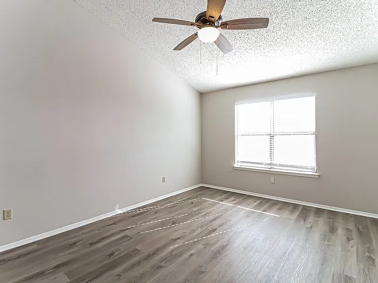 2917 Highlawn Ter — Photo 10
