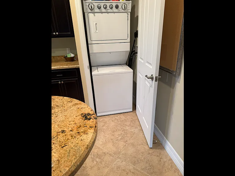 2683 Sunbury Dr — Photo 2