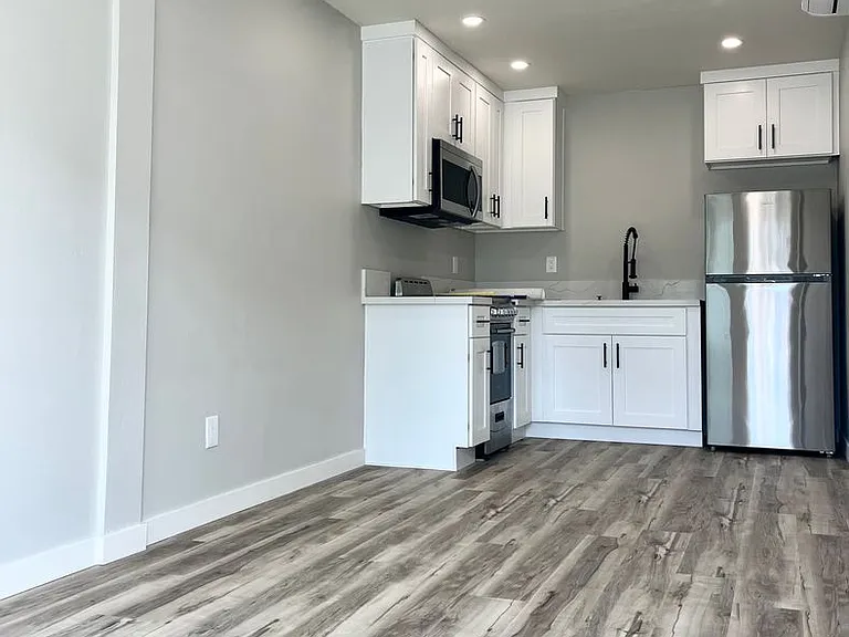 Mississippi Street Apartments — Photo 2