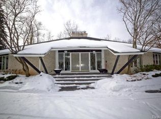 4258 Stoneleigh Rd, Bloomfield Hills, MI 48302