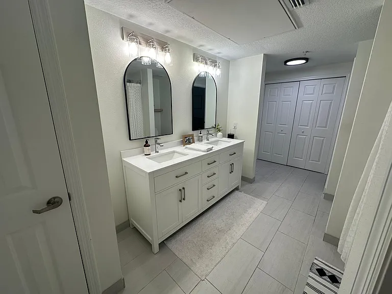 2010 E Palm Ave #14204 — Photo 9