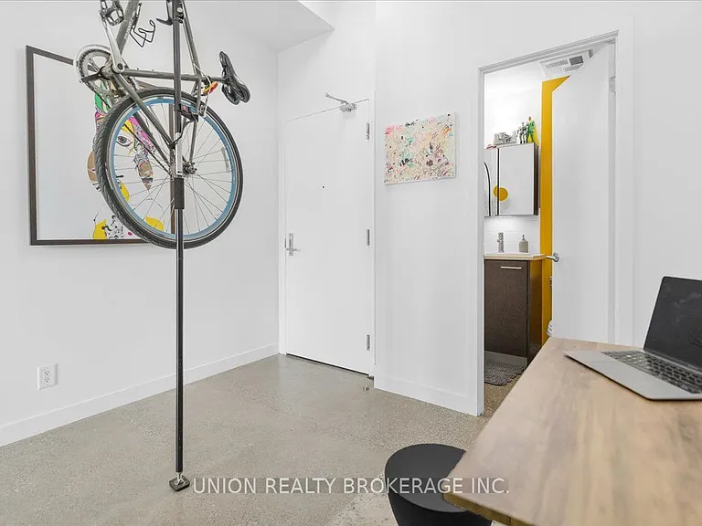 569 King St E #404 — Photo 26