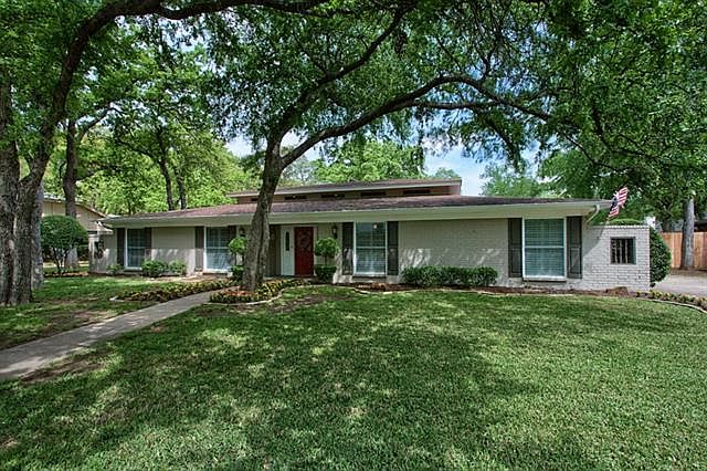 1st image of 200 Oak Forest Trl