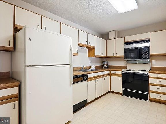 4th image of 15101 Interlachen Dr Unit 1-309