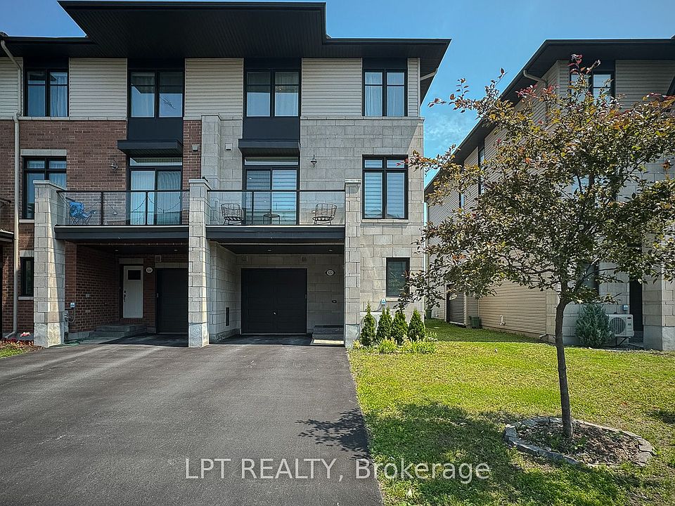 1st image of 552 Labrador Cres