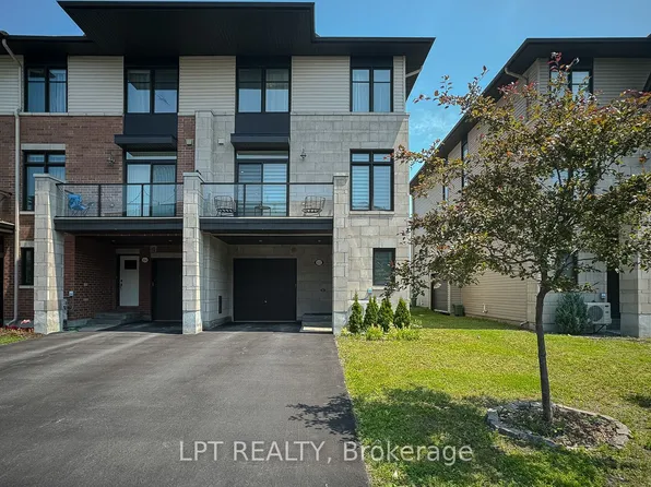 552 Labrador Cres, Ottawa, ON K1T 0R4