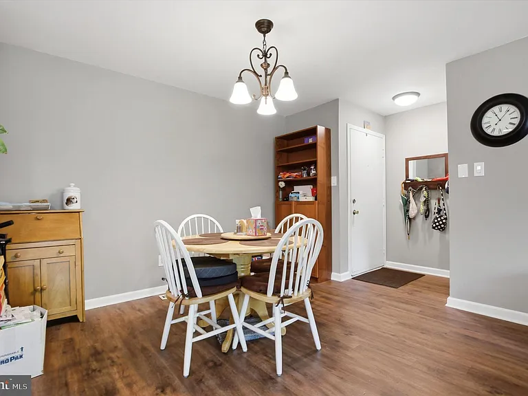 1003 Thornton Ct — Photo 5