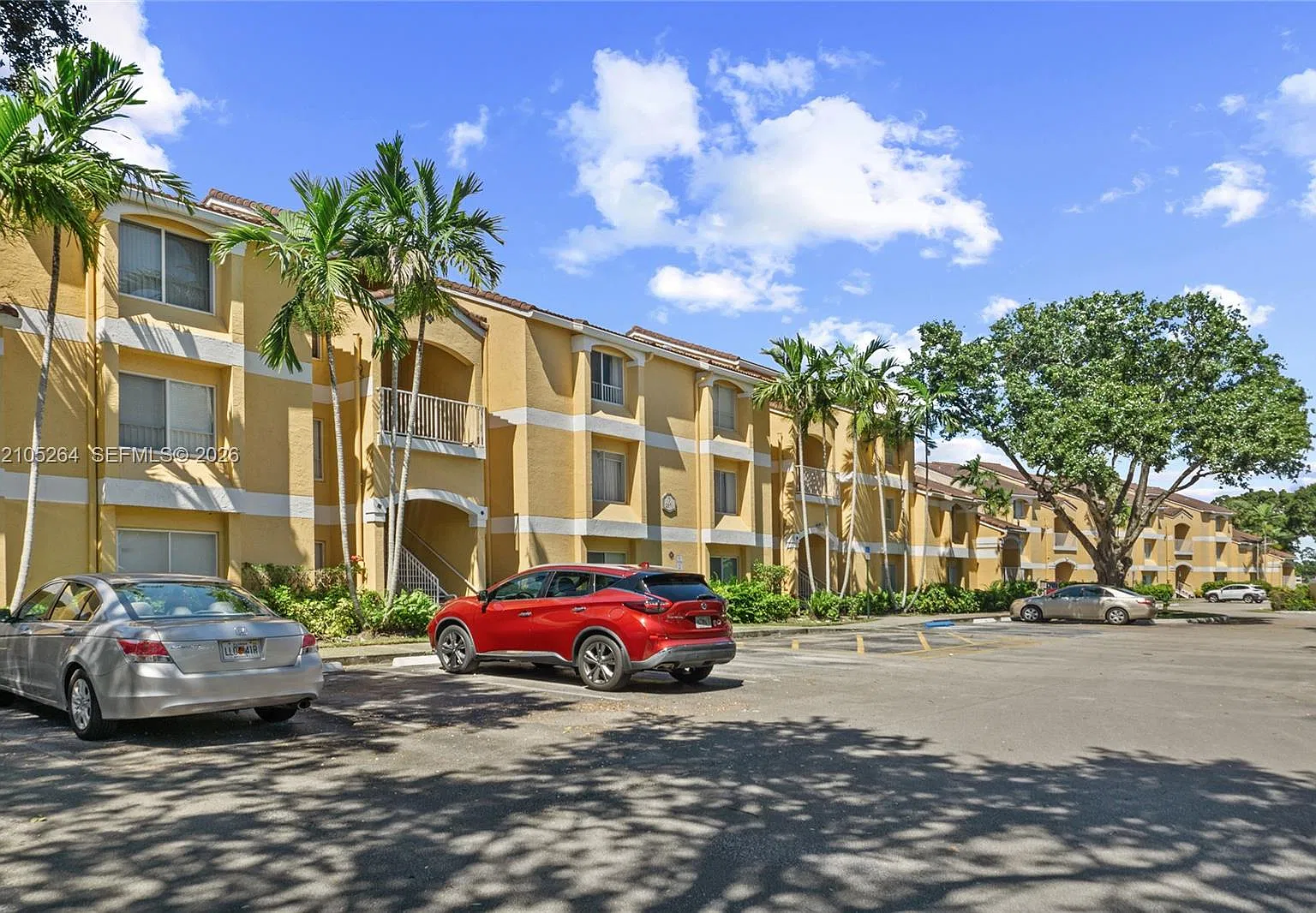 Sailboat Pointe Condo — Photo 1