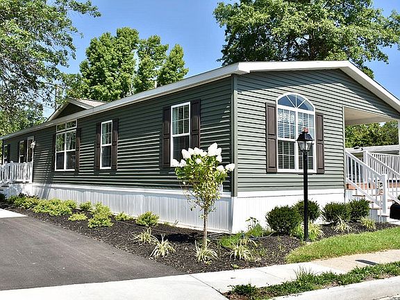 4th image of 14 Meadowbrook Dr