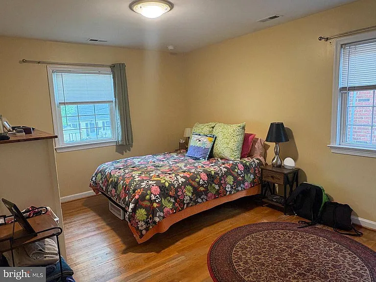 1316 Rowe St — Photo 22