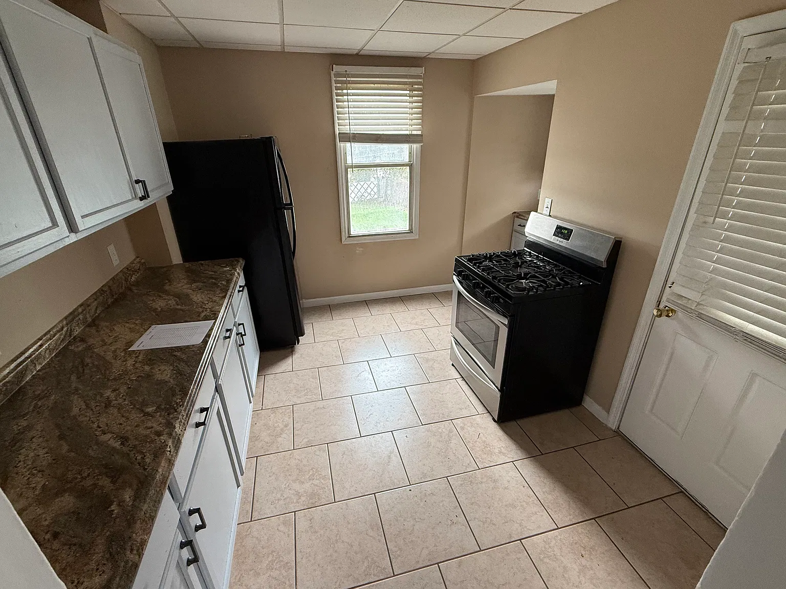3 bed, $1,400 — Photo 4