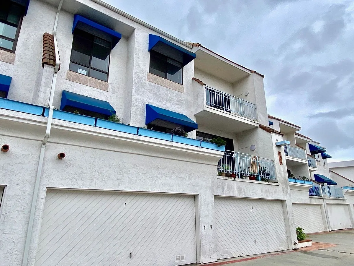Building Photo - 8310 Regents Rd #3H
