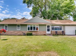 2145 McMenemy St N, Maplewood, MN 55117