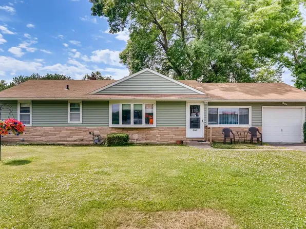 2145 McMenemy St N, Maplewood, MN 55117