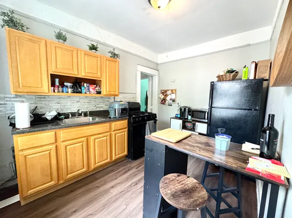 290 Summit Avenue image 5 of 10