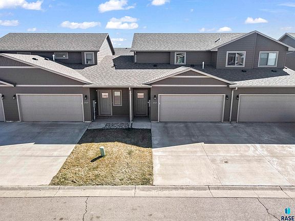 2nd image of 2563 E Meadowside Pl