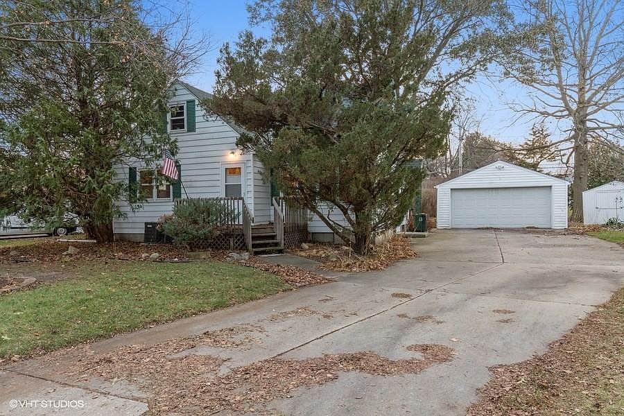 1st image of 3429 Carlton Dr